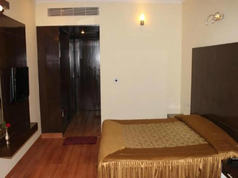 Hotel Vaibhav Varanasi Exteriör bild