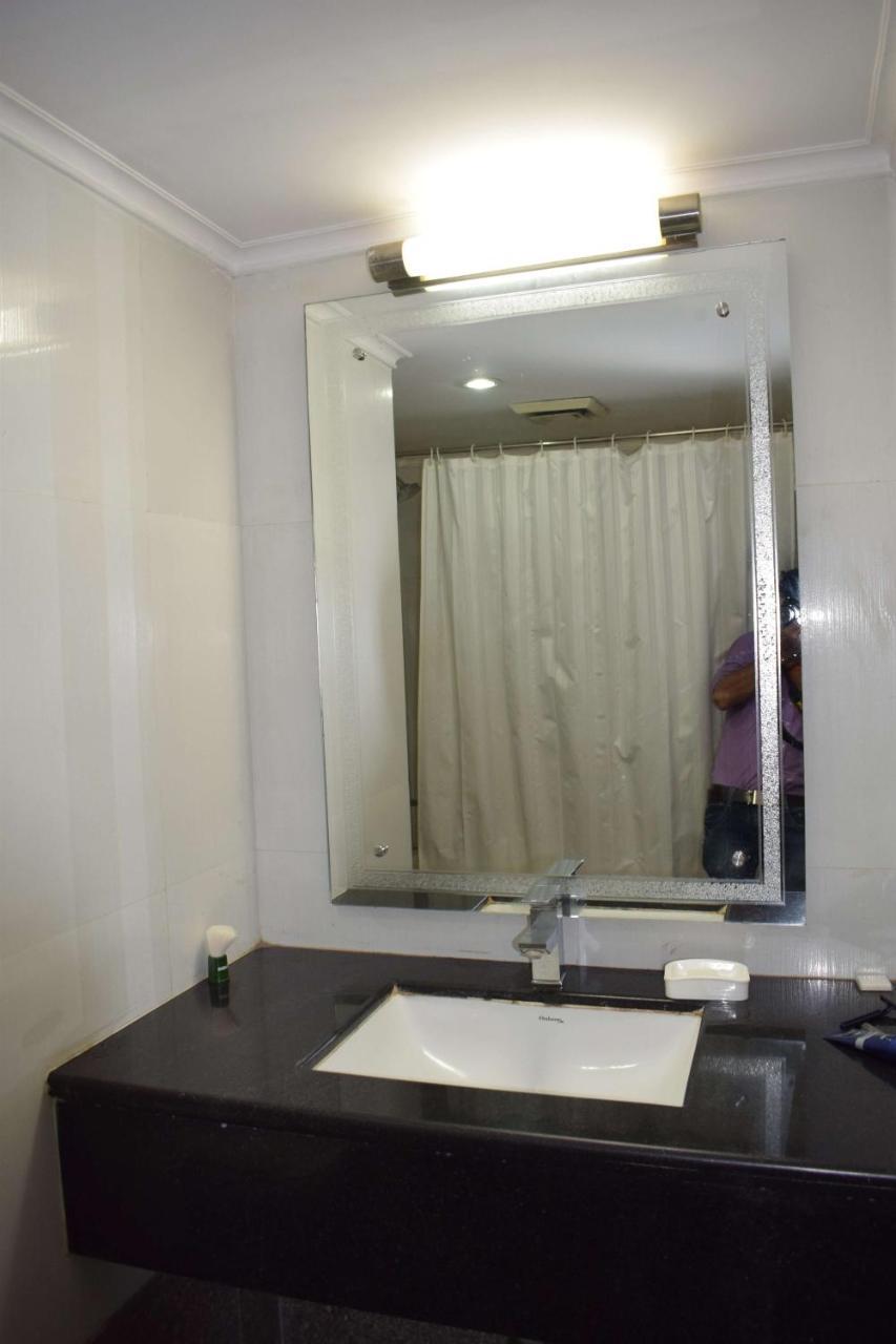 Hotel Vaibhav Varanasi Exteriör bild